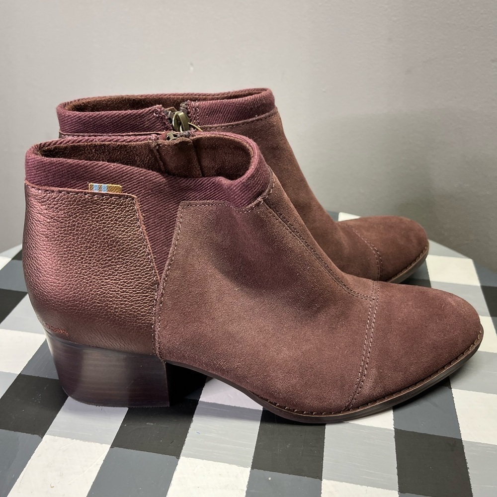 TOMS BOOTS